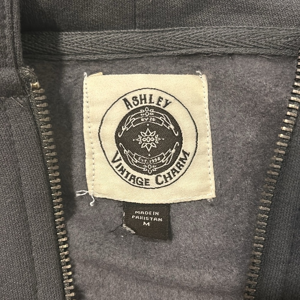 NWOT ASHLEY VINTAGE CHARM Cropped Gray Zipped Hoodie - Picture 7 of 12